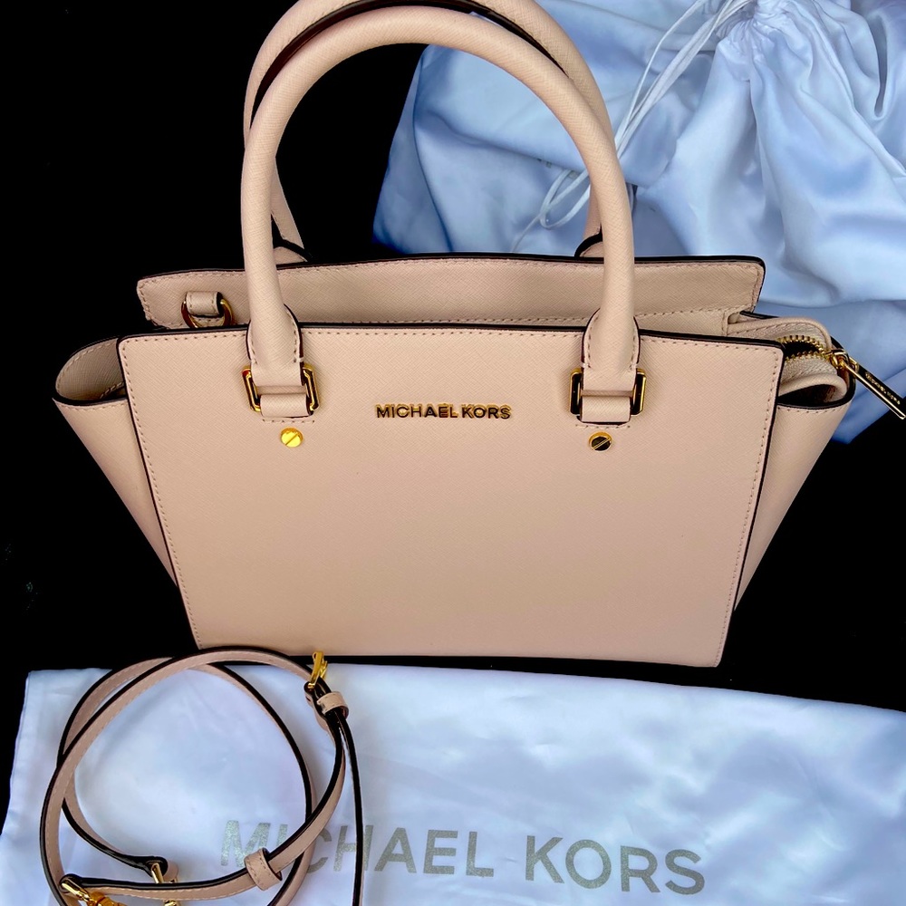 Michael Kors Satchel bag with shoulder strap!!